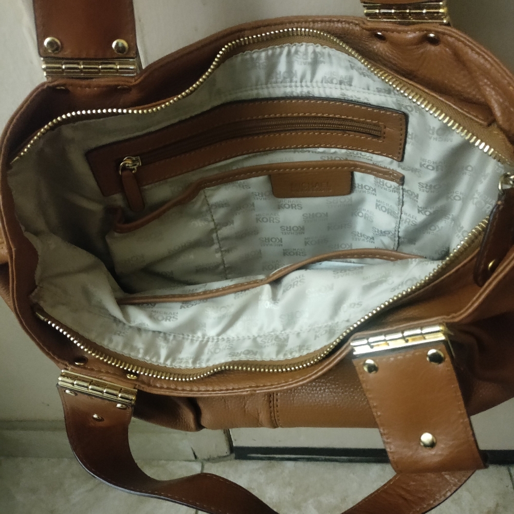 Michael Kors Joplin Brown Leather Shoulder - Picture 3 of 4
